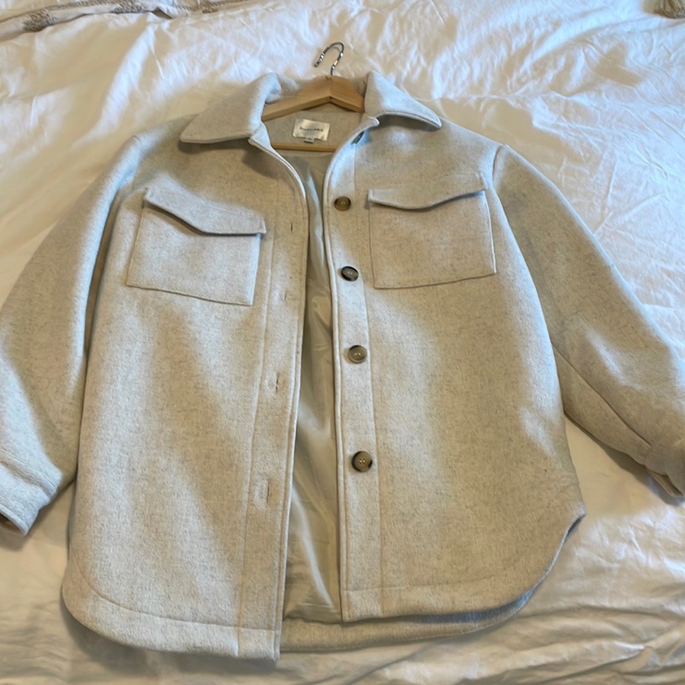Line and dot shacket xs